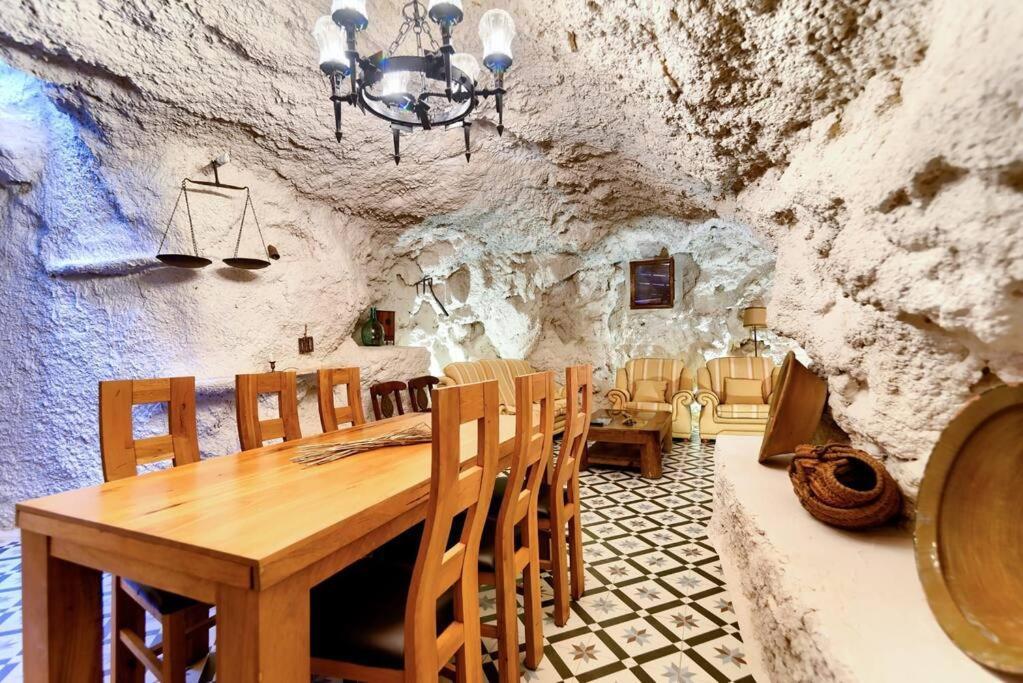 Cueva Con Jacuzzi A 20 Minutos De Valencia Villa Benaguacil Ngoại thất bức ảnh